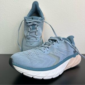 Hoka One One Arahi 5 Sneakers Size: 8